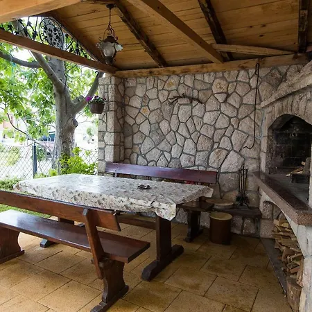 Apartman Faro & *