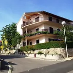 Apartment Faro & *