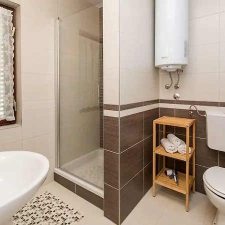 아파트 Faro & 크리크베니카