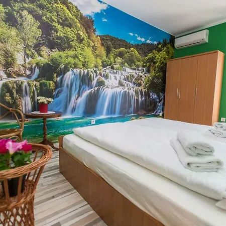 아파트 Faro & 크리크베니카